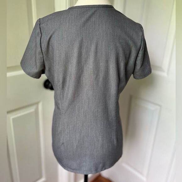 Figs Catarina One Pocket Technical Scrub Top Graphite Grey Womens XS - Picture 4 of 5